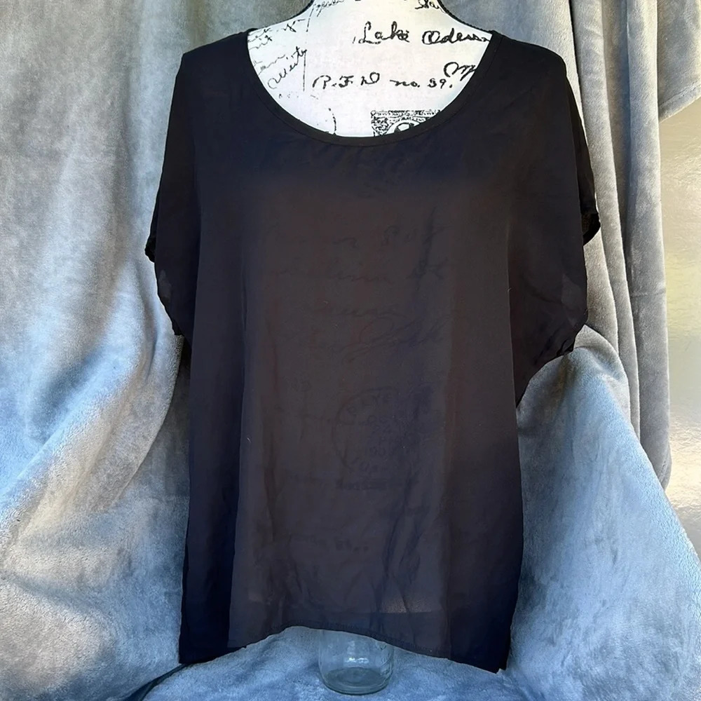 Eyeshadow‎ Black Blouse